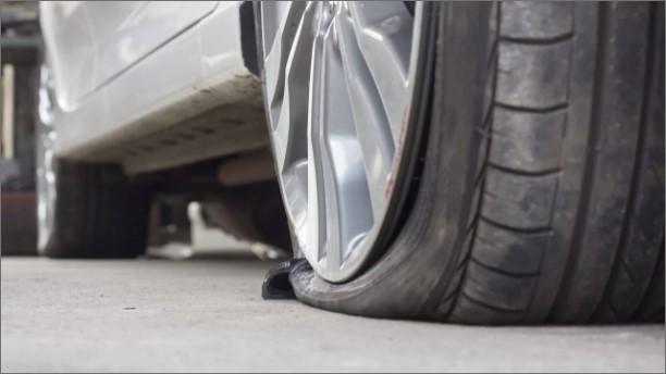 Tyre Burst Reasons on Dubai Motorway – How to Stay Safe Tyre blowout on Dubai highway in summer heat — causes, prevention and emergency guide by Go Car Auto Services